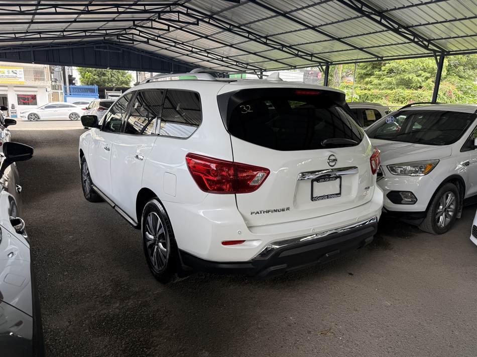Nissan Pathfinder SV 2020